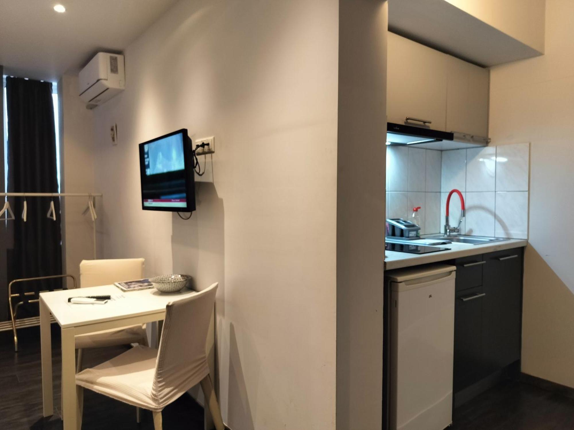 Alexandros - Lux St Apartment - Tsimiski Ladadika - Explore Center By Foot - Close To Aristotelous Square Салоніки Екстер'єр фото